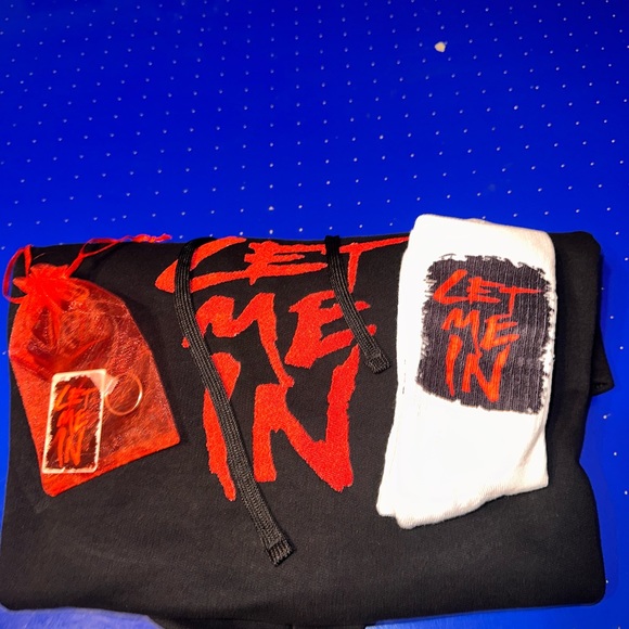 Bray Wyatt Hoodie and keychain and socks - Picture 10 of 10